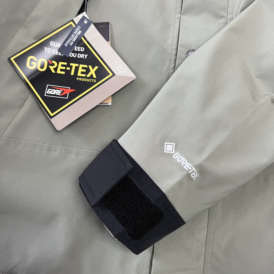 The North Face GORE-TEX Waterproof Hooded Mountain Jacket, Sage Green and Black Colorblock Outdoor Windbreaker