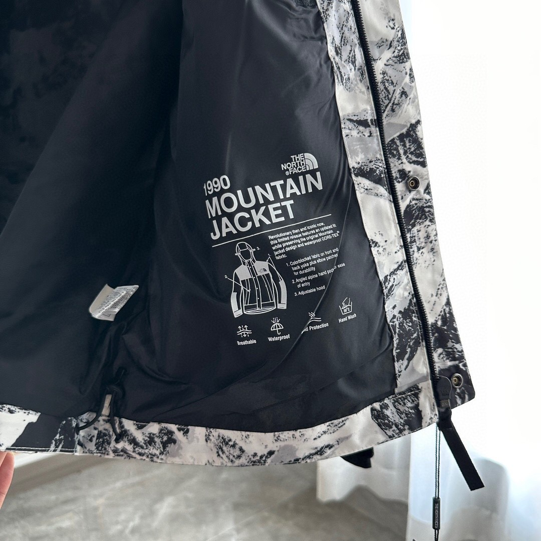 The North Face GORE-TEX Waterproof Hooded Mountain Jacket, Black & White Snow Mountain Print Outdoor Windbreaker
