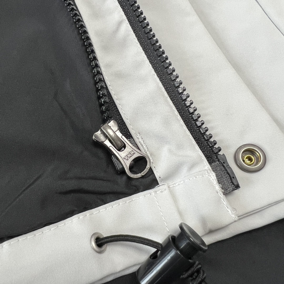 The North Face GORE-TEX Waterproof Hooded Mountain Jacket, Gray and Black Colorblock Outdoor Windbreaker