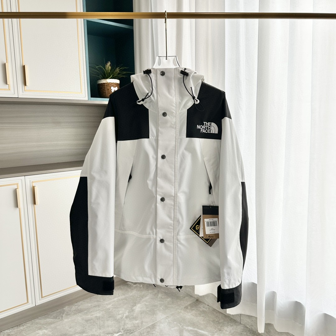 The North Face Classic Colorblock Mountain Jacket, Waterproof GORE-TEX Hooded Outdoor Windbreaker in White &amp; Black