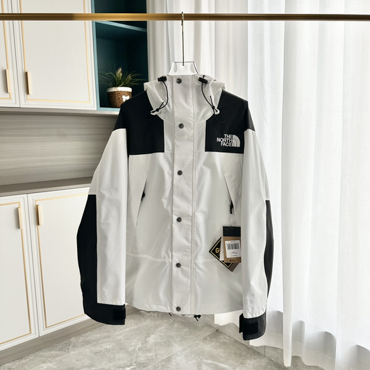 The North Face Classic Colorblock Mountain Jacket, Waterproof GORE-TEX Hooded Outdoor Windbreaker in White &amp; Black