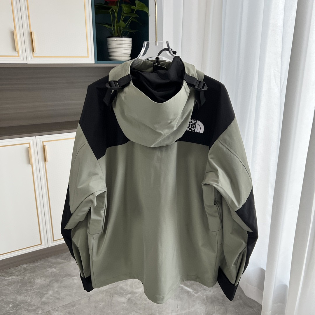 The North Face GORE-TEX Waterproof Hooded Mountain Jacket, Sage Green and Black Colorblock Outdoor Windbreaker