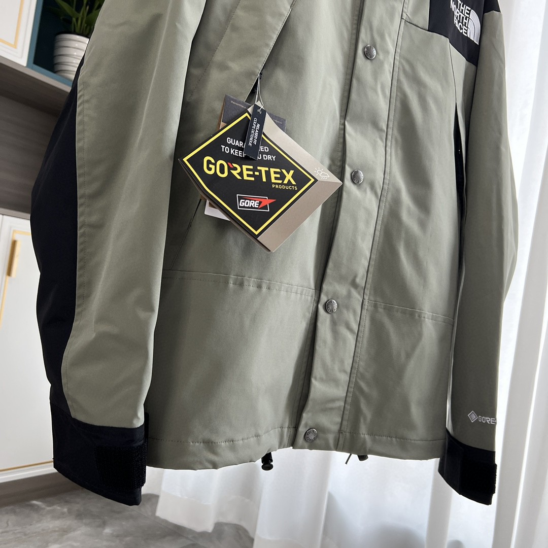 The North Face GORE-TEX Waterproof Hooded Mountain Jacket, Sage Green and Black Colorblock Outdoor Windbreaker