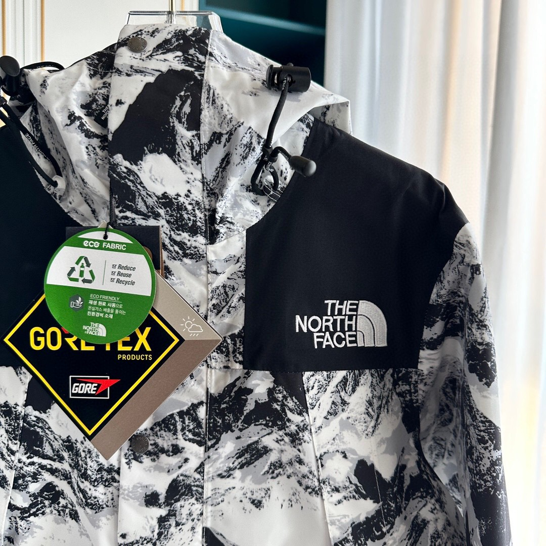 The North Face GORE-TEX Waterproof Hooded Mountain Jacket, Black & White Snow Mountain Print Outdoor Windbreaker
