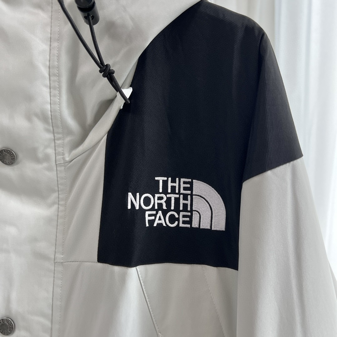 The North Face GORE-TEX Waterproof Hooded Mountain Jacket, Gray and Black Colorblock Outdoor Windbreaker