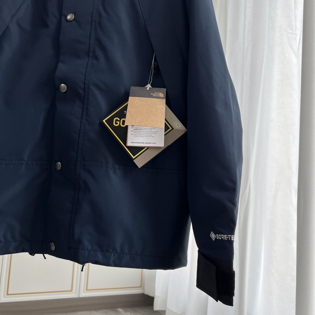 The North Face GORE-TEX Waterproof Hooded Mountain Jacket, Navy Blue and Black Colorblock Outdoor Windbreaker