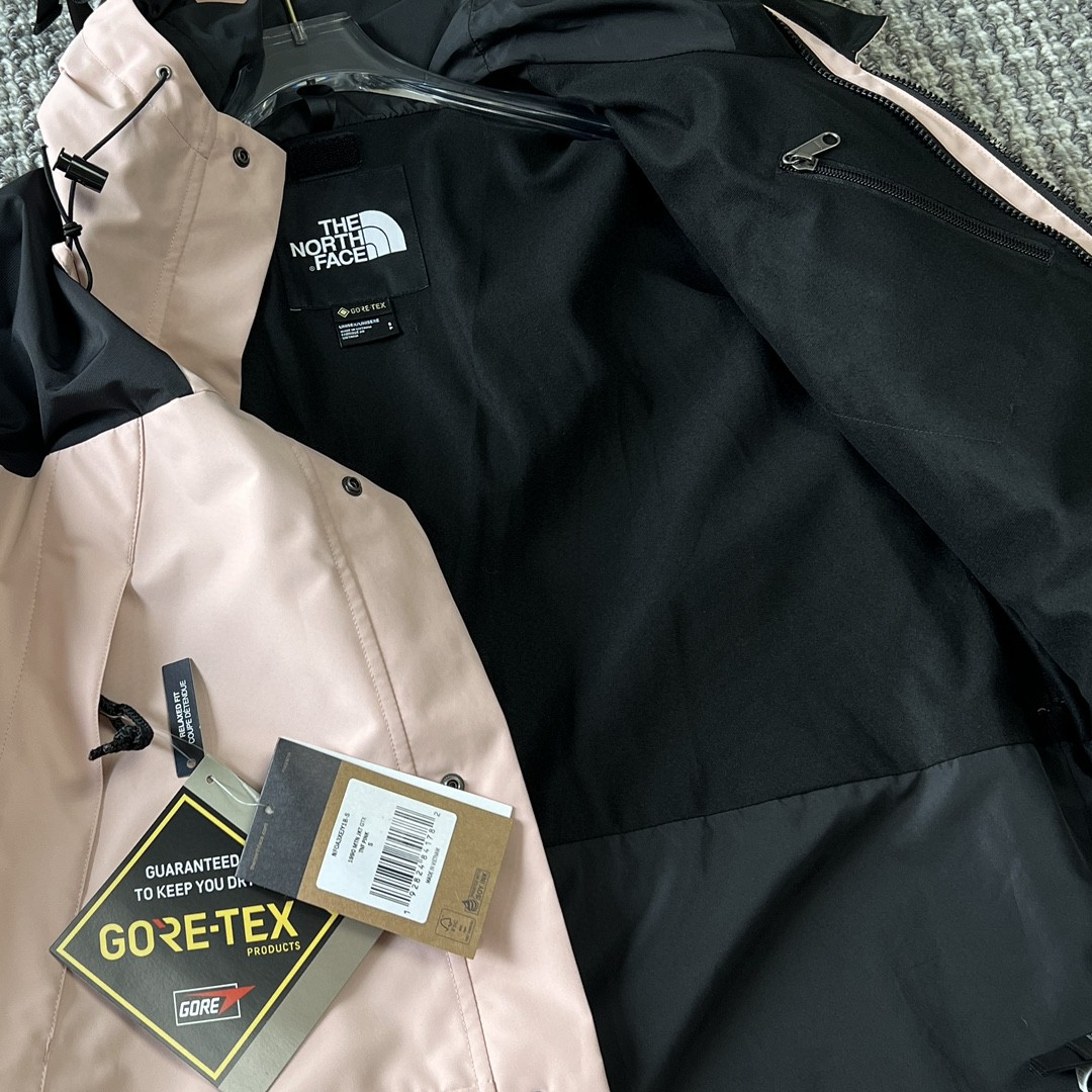 The North Face GORE-TEX Waterproof Hooded Mountain Jacket, Pink and Black Colorblock Outdoor Windbreaker