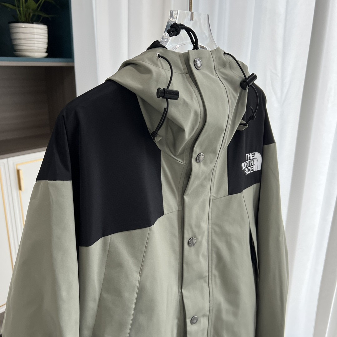 The North Face GORE-TEX Waterproof Hooded Mountain Jacket, Sage Green and Black Colorblock Outdoor Windbreaker