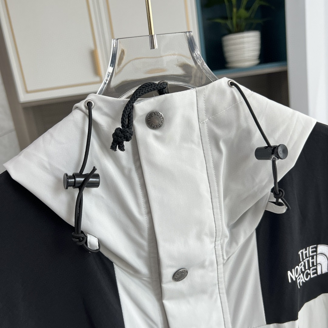 The North Face GORE-TEX Waterproof Hooded Mountain Jacket, Gray and Black Colorblock Outdoor Windbreaker