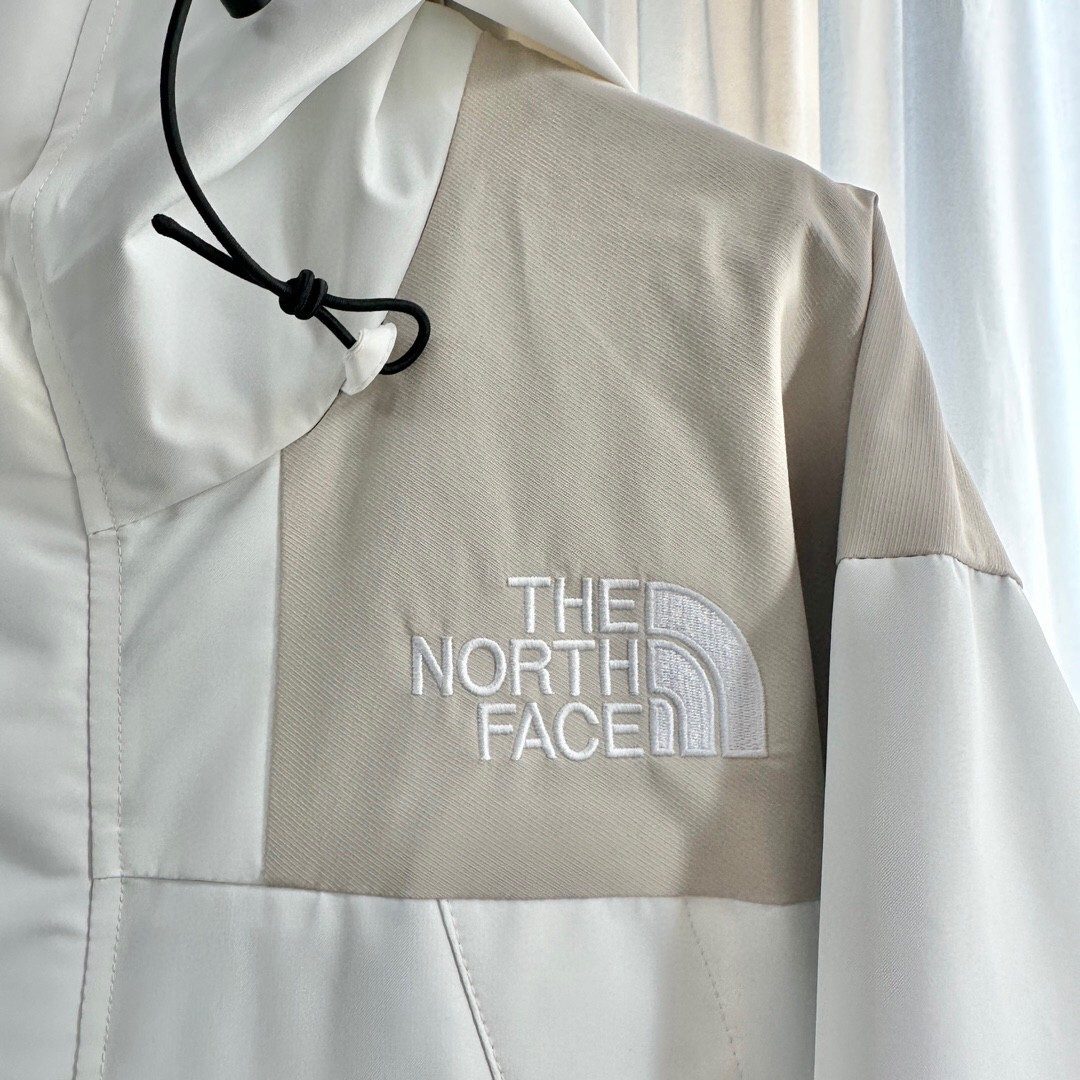 The North Face Hooded Mountain Jacket, White and Light Beige Colorblock Outdoor Windbreaker