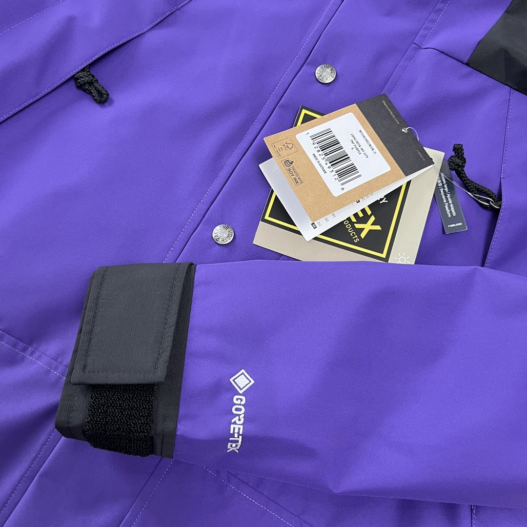 The North Face GORE-TEX Waterproof Hooded Mountain Jacket, Purple and Black Colorblock Outdoor Windbreaker