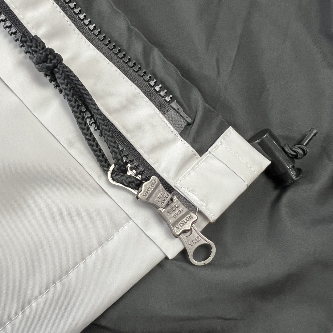The North Face GORE-TEX Waterproof Hooded Mountain Jacket, Gray and Black Colorblock Outdoor Windbreaker