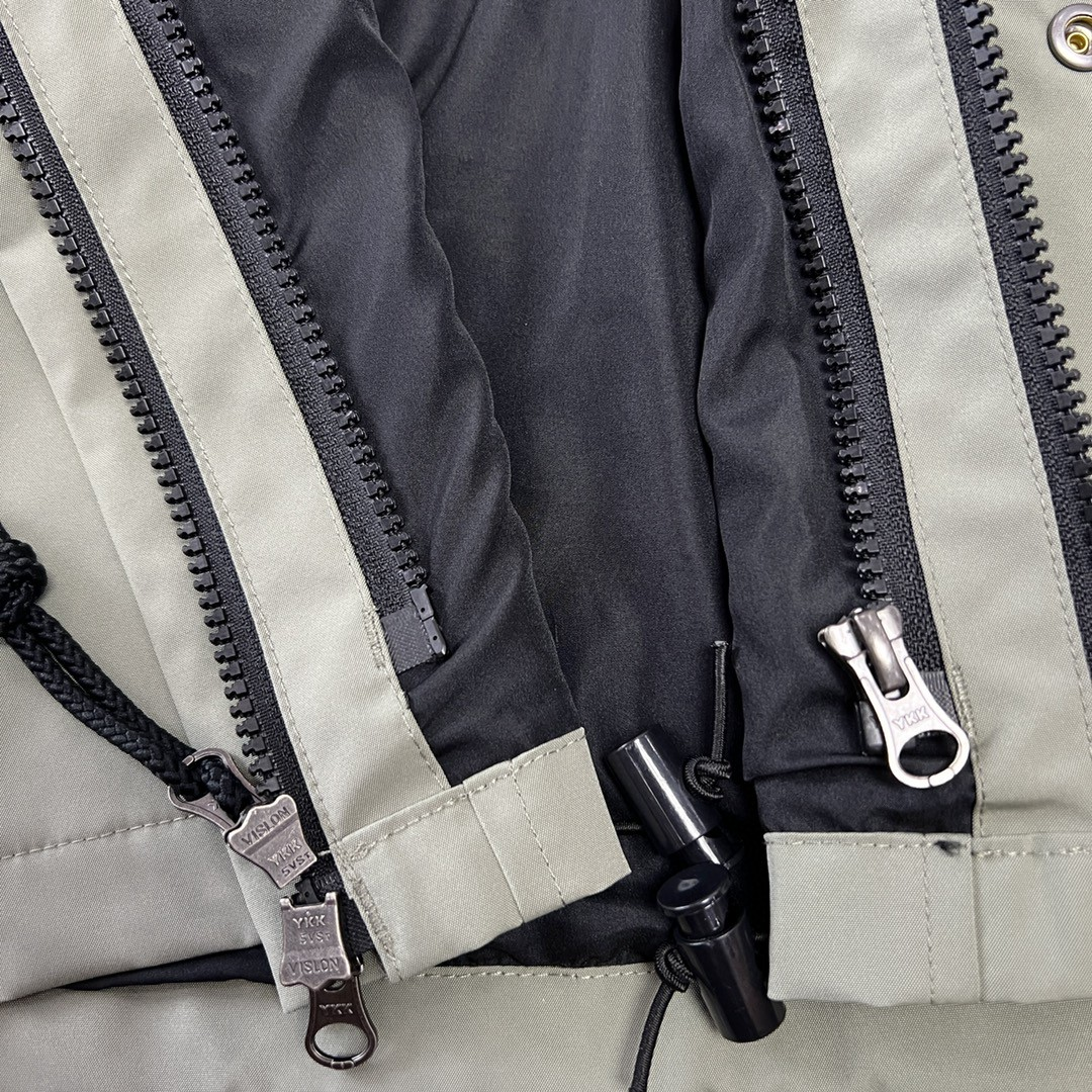 The North Face GORE-TEX Waterproof Hooded Mountain Jacket, Sage Green and Black Colorblock Outdoor Windbreaker