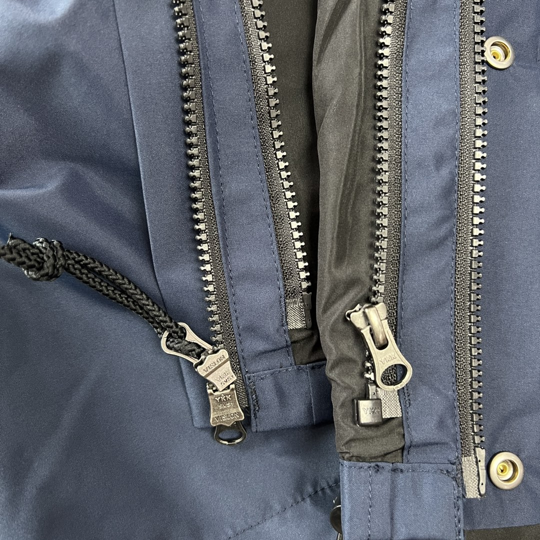 The North Face GORE-TEX Waterproof Hooded Mountain Jacket, Navy Blue and Black Colorblock Outdoor Windbreaker