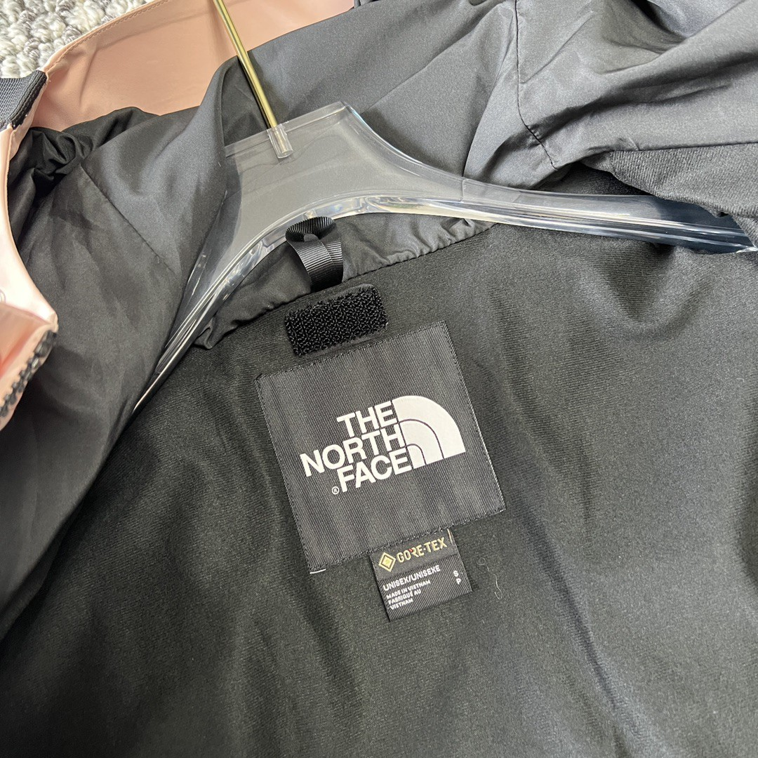 The North Face GORE-TEX Waterproof Hooded Mountain Jacket, Pink and Black Colorblock Outdoor Windbreaker