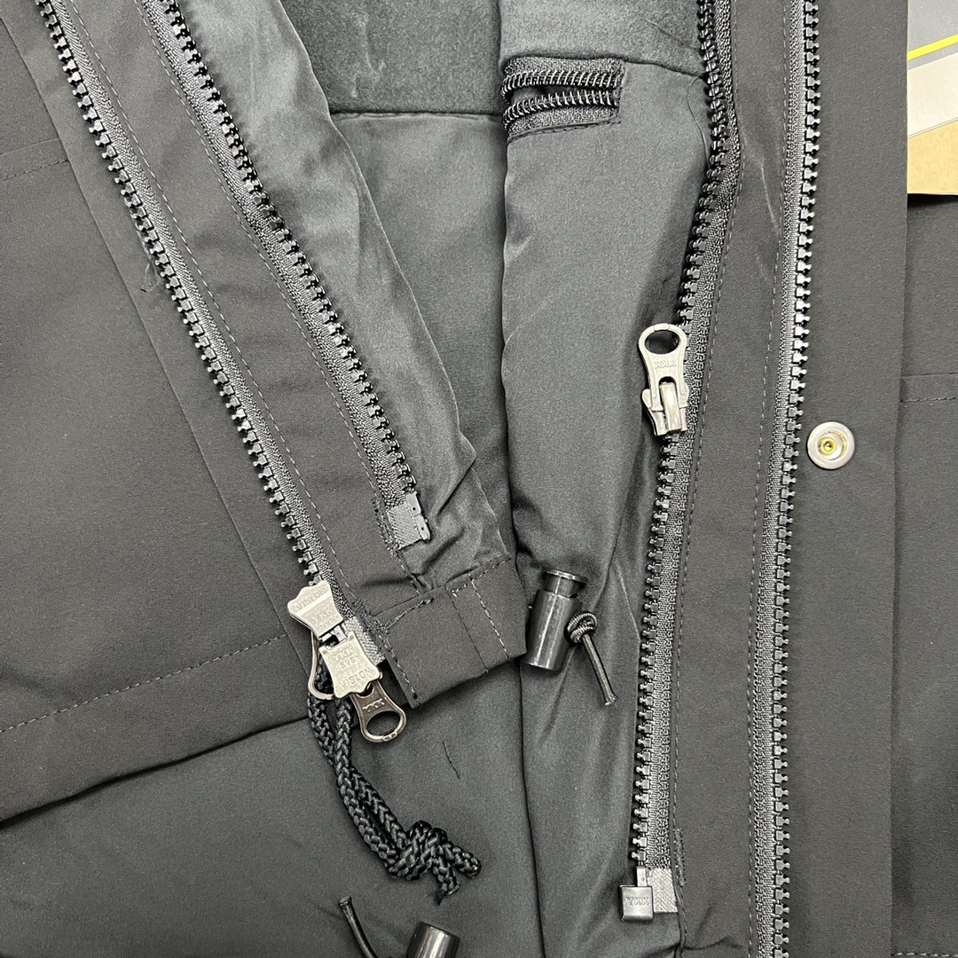 The North Face GORE-TEX Waterproof Hooded Mountain Jacket, All Black Outdoor Windbreaker with Embroidered Logo